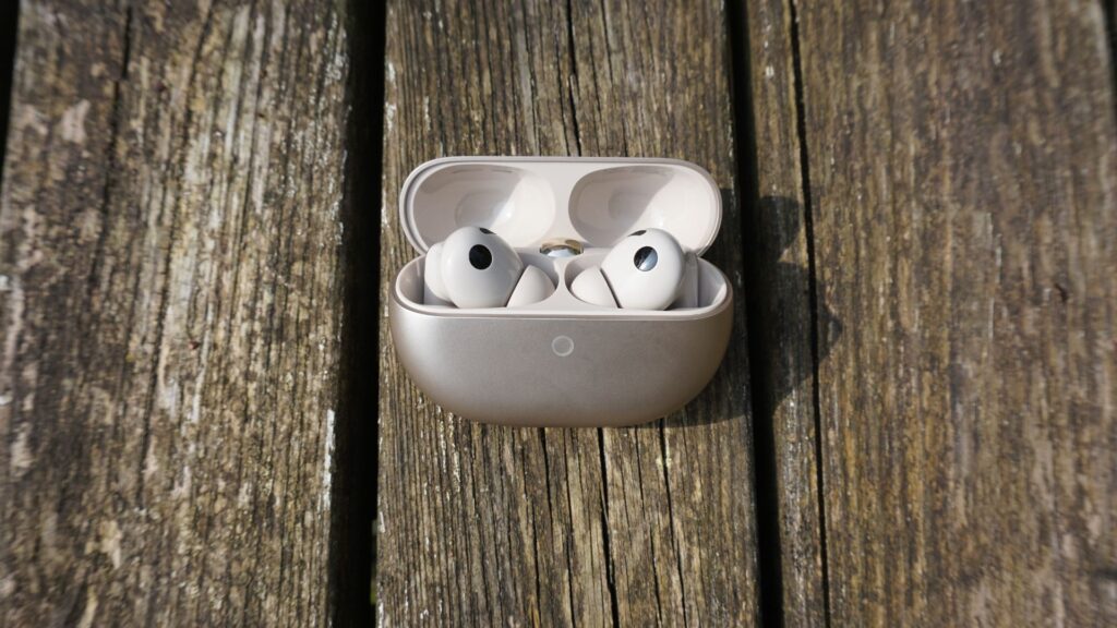 HUAWEI FreeBuds Pro 5 in charging case