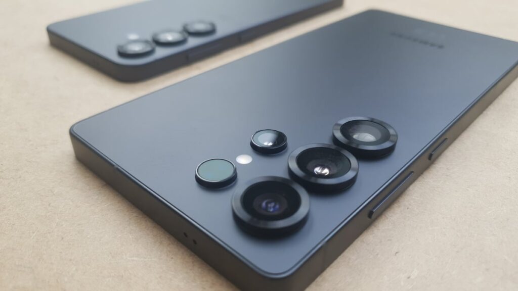 Samsung Now Officially Supports AirDrop, but Only for These Devices