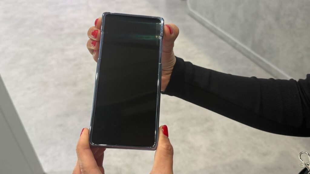 This new Samsung slidable phone concept expands from the top