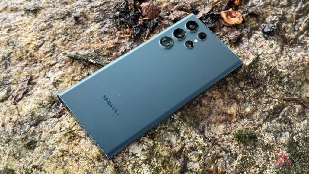 Galaxy S22 Ultra users are locked out of their phones, and nobody knows why